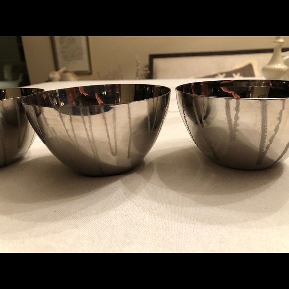 Michael Aram vintage 6 pc Abstract Stainless Metal Nut Bowls.
BOWLS are SOLD - Picture 3 of 6